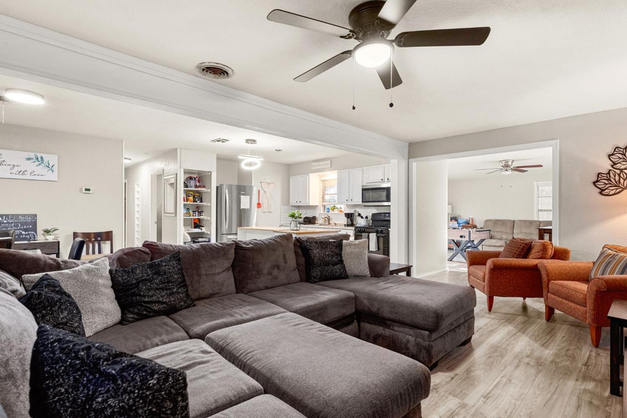 Cozy 3 Bedroom With Hot Tub 2 Min Away From Lackland サンアントニオ エクステリア 写真