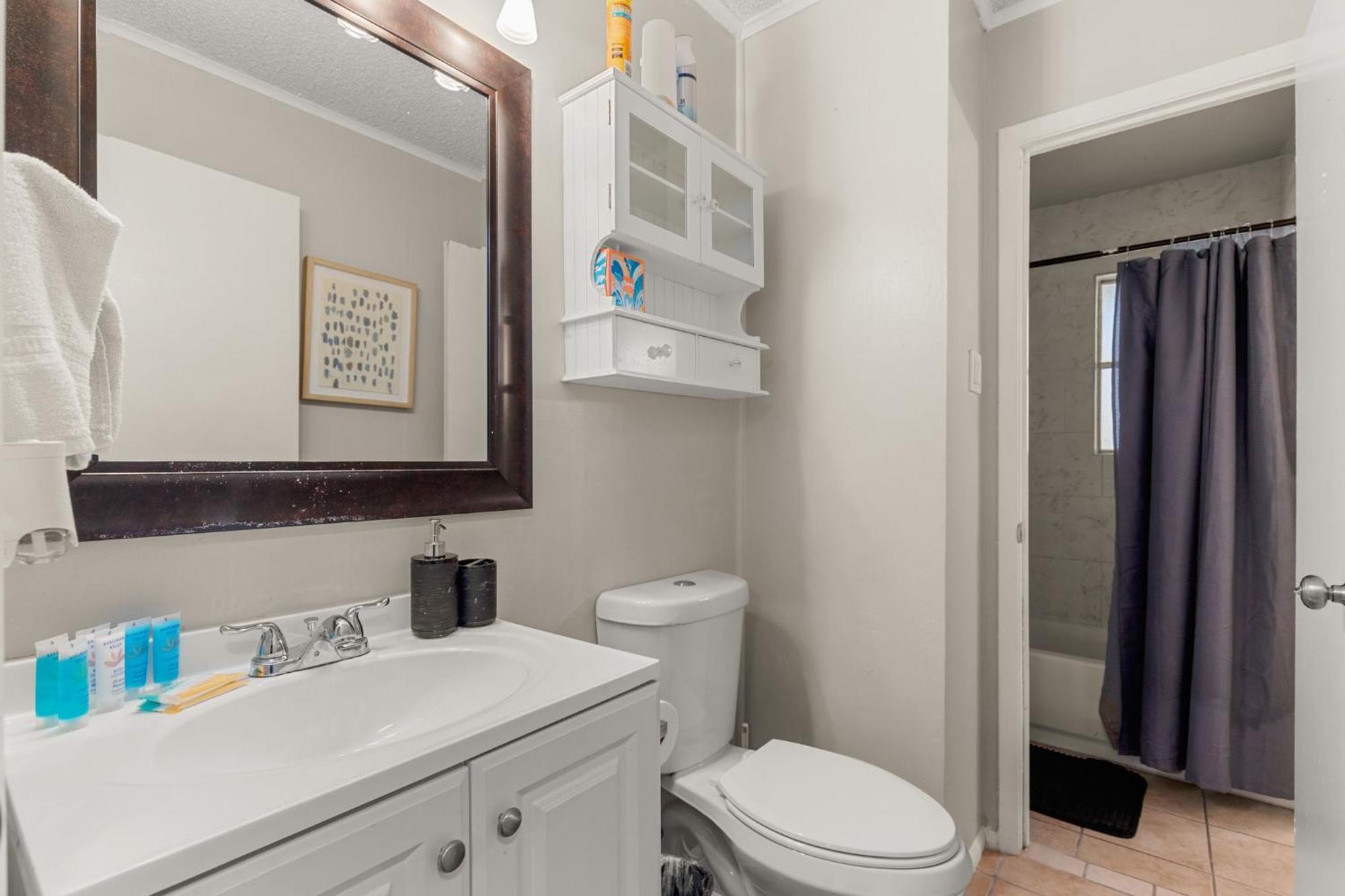 Cozy 3 Bedroom With Hot Tub 2 Min Away From Lackland サンアントニオ エクステリア 写真