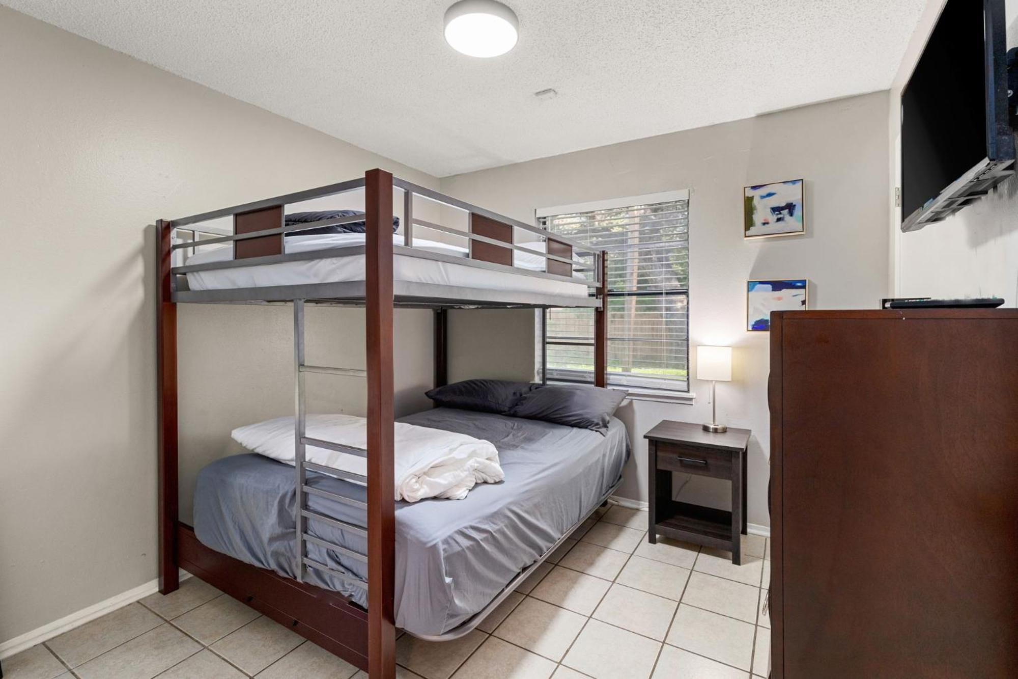 Cozy 3 Bedroom With Hot Tub 2 Min Away From Lackland サンアントニオ エクステリア 写真