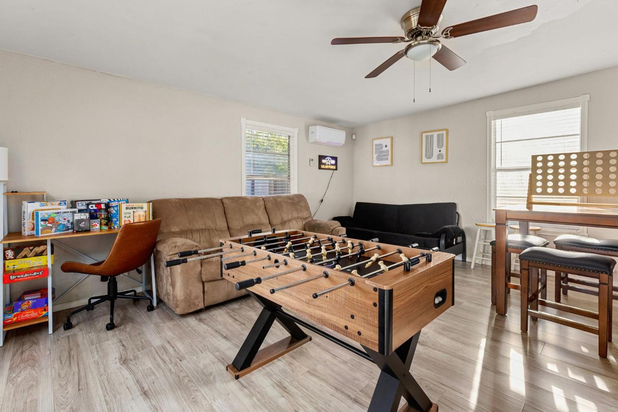 Cozy 3 Bedroom With Hot Tub 2 Min Away From Lackland サンアントニオ エクステリア 写真